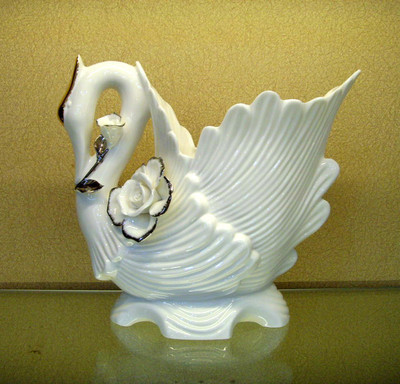 精致藝術(shù)與全球視野 義烏碧軒陶瓷花瓶AT044的設(shè)計(jì)與市場(chǎng)價(jià)值